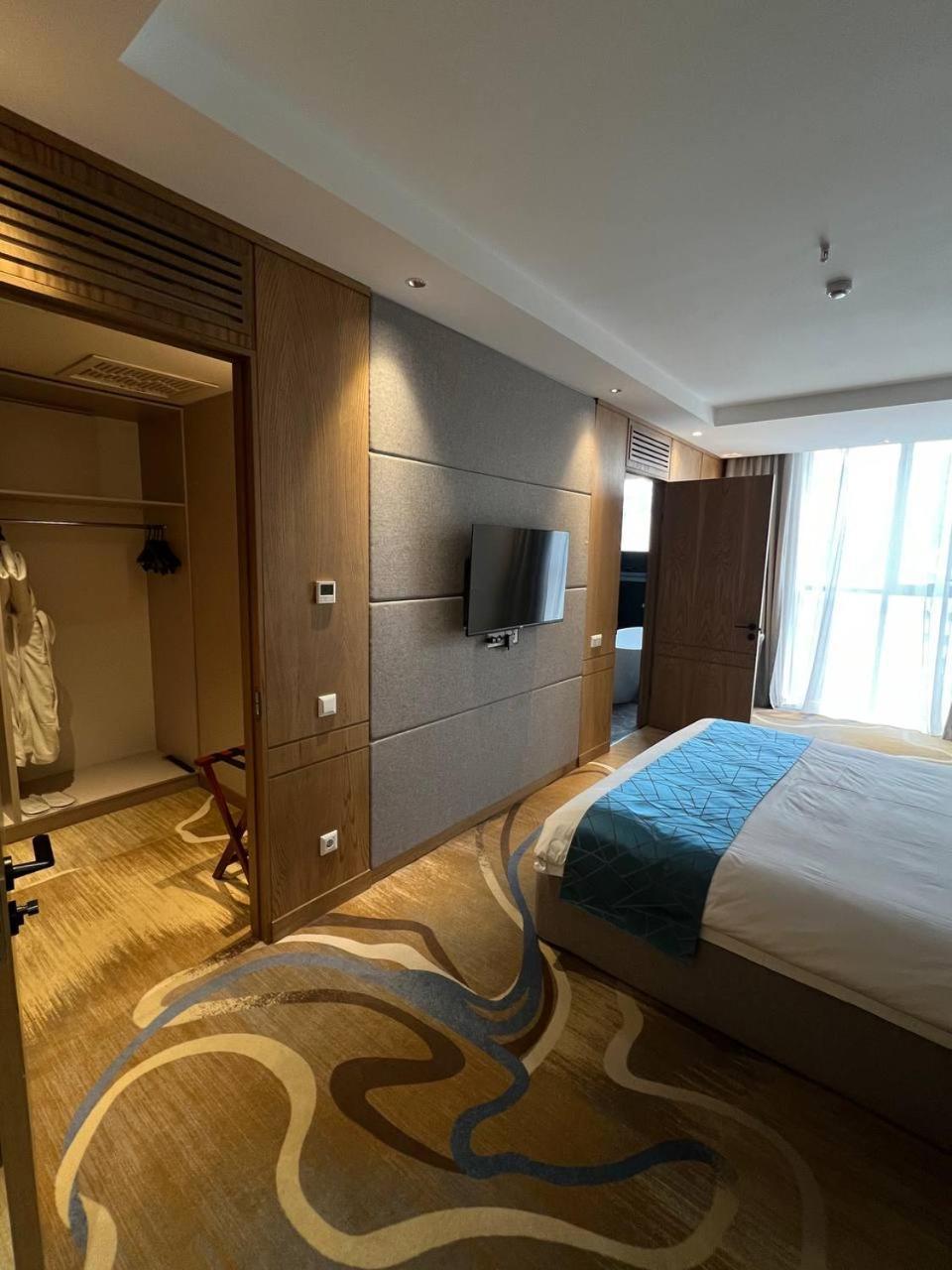 Sofia International Hotel Bishkek Bagian luar foto